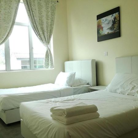Hotel Pangkor Mutiara Kampong Pasir Bogak Extérieur photo