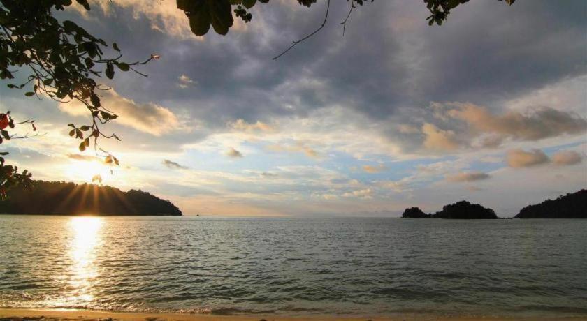 Hotel Pangkor Mutiara Kampong Pasir Bogak Extérieur photo